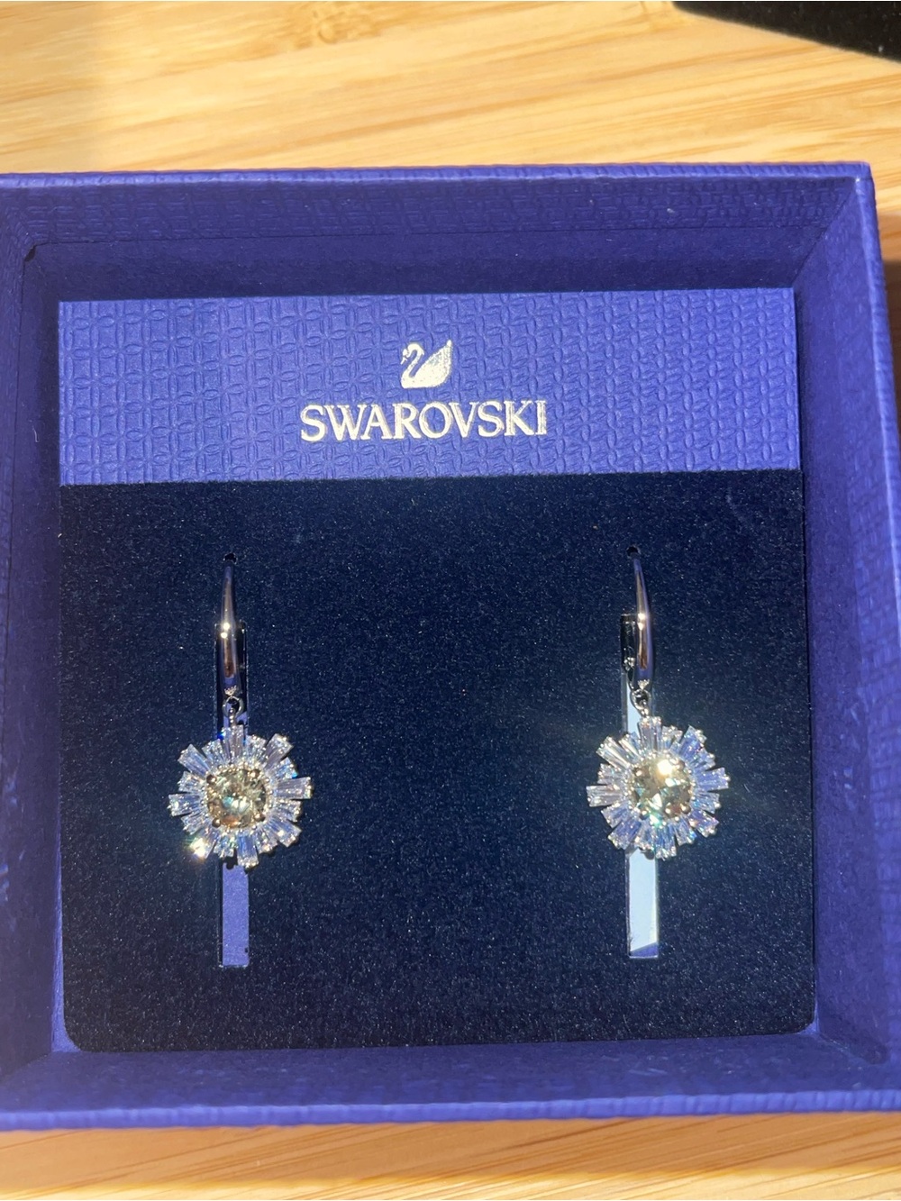 Last One - Swarovski Sunshine Pierced Earrings, White, Rhodium plating - Picture 10 of 15